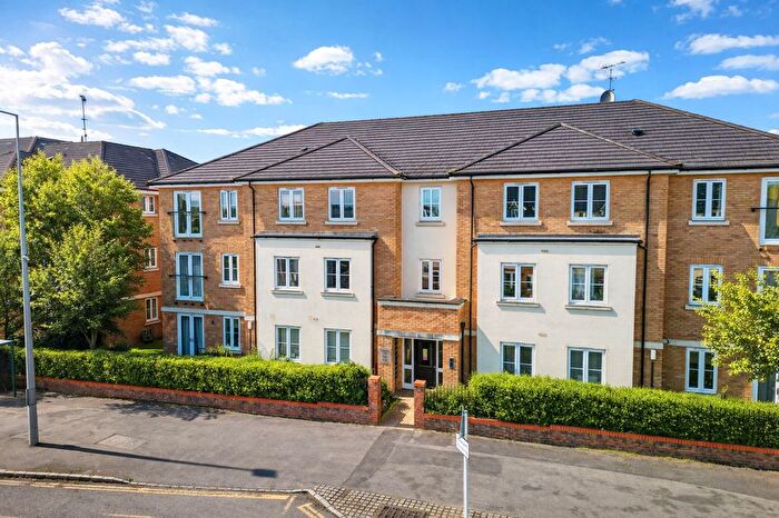2 Bedroom Flat For Sale In Aylesbury Street, Bletchley, MK2