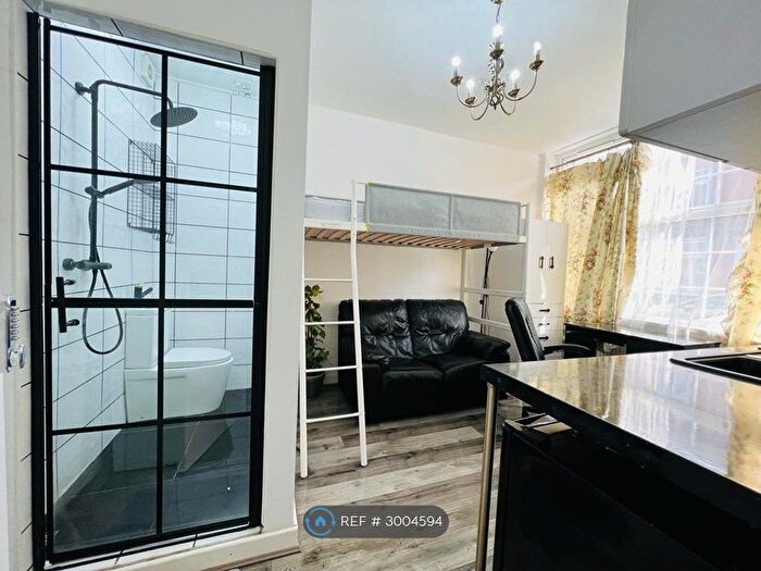 Studio To Rent In Off Oxford Road, Manchester, M14