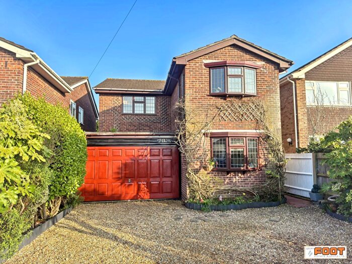 4 Bedroom Detached House For Sale In Sea Grove Avenue, Hayling Island, PO11