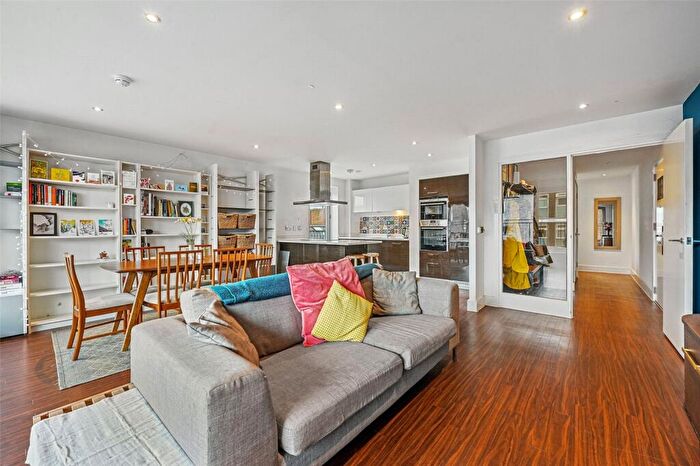2 Bedroom Apartment To Rent In Copperfield Mews, Bethnal Green, London, E2