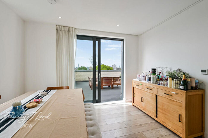 2 Bedroom Apartment For Sale In St Pauls Way, London, E3