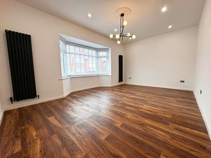 4 Bedroom House To Rent In Wimborne Road, Bournemouth, BH9