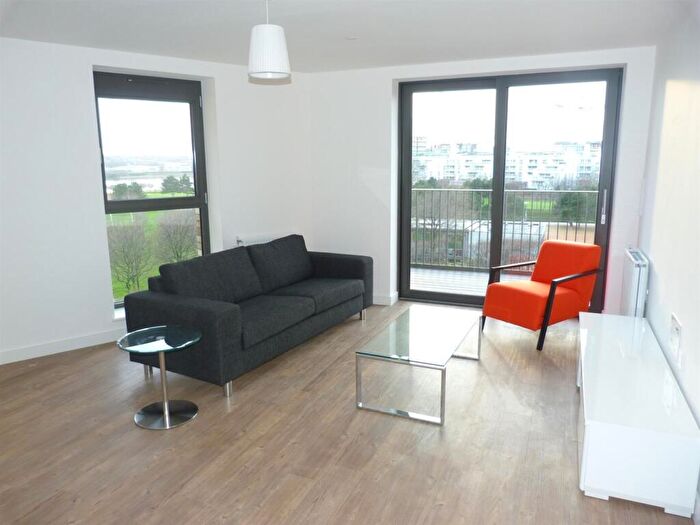 2 Bedroom Flat To Rent In Kingfisher Heights, Pontoon Dock, E16