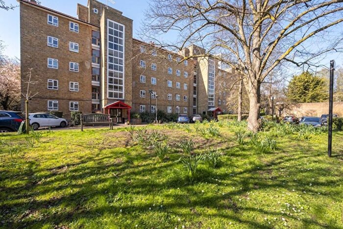1 Bedroom Flat For Sale In Esher Gardens, Wimbledon Common, London, SW19