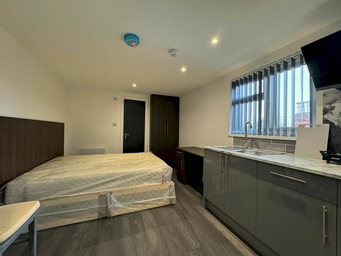 1 Bedroom Flat To Rent In Adelaide Terrace, Brentford, TW8