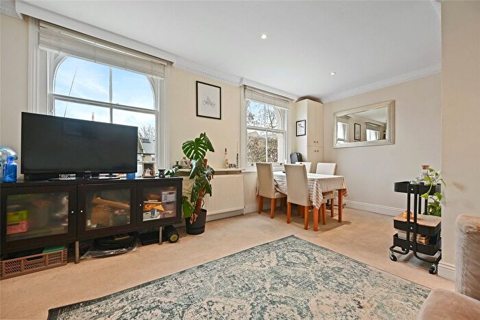 1 Bedroom Flat For Sale In Hammersmith Grove, Brackenbury Village, London, W6