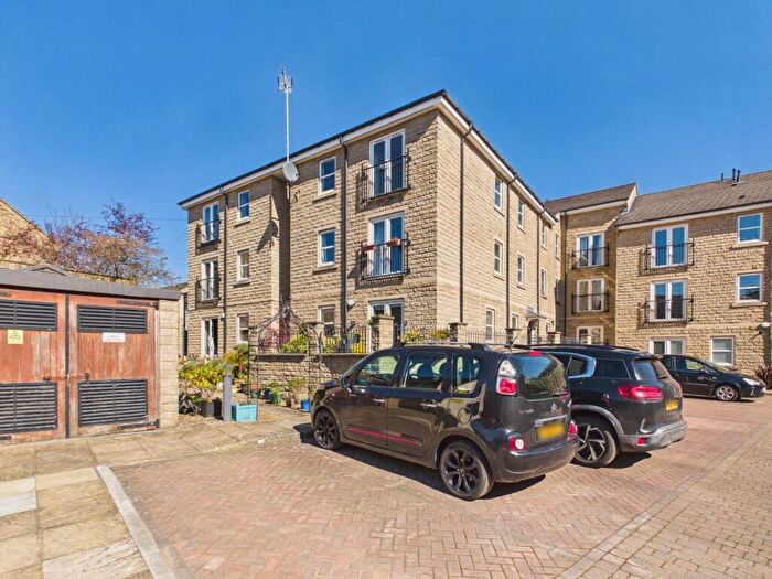 2 Bedroom Apartment For Sale In Sycamore Avenue, Bingley, BD16