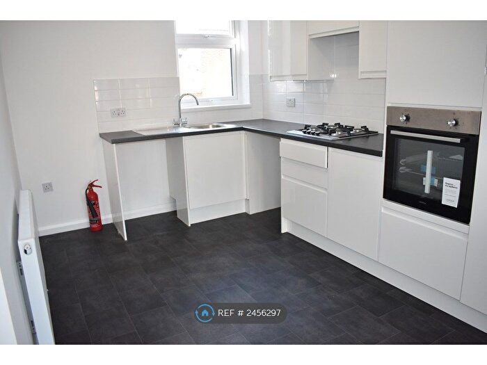 2 Bedroom Flat To Rent In London Road, Westcliff-On-Sea, SS0