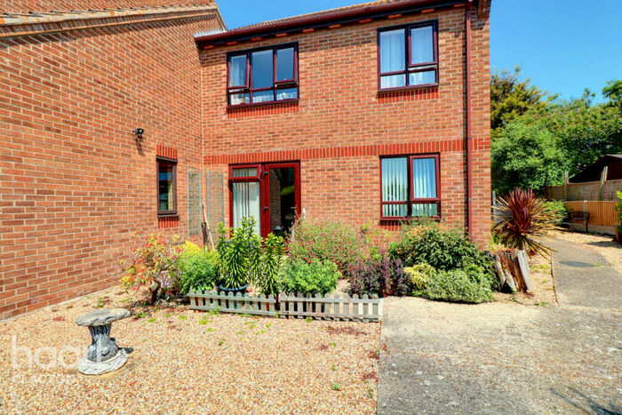 2 Bedroom Apartment For Sale In Wash Lane, Clacton-On-Sea, CO15