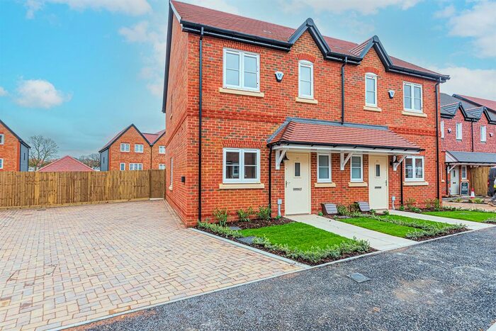 3 Bedroom Town House To Rent In Denning Drive, Warfield, Bracknell, RG42