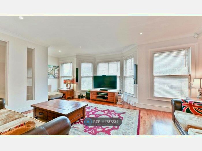 2 Bedroom Maisonette To Rent In Dalberg Road, London, SW2