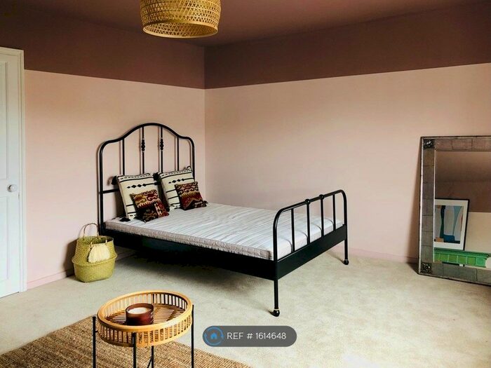 Studio To Rent In Rochester Road, London, NW1