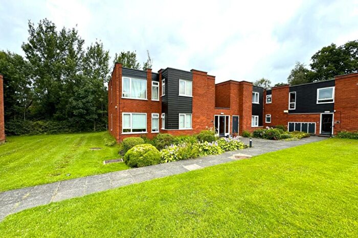 2 Bedroom Flat To Rent In Blackmoor Court, Alwoodley, Leeds, LS17