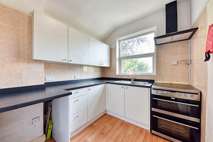 2 Bedroom Flat To Rent In Station Road, Carlton, Nottingham, NG4