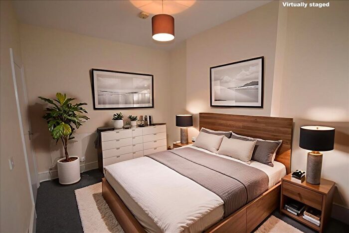 2 Bedroom Flat To Rent In Crown Terrace, London, NW2