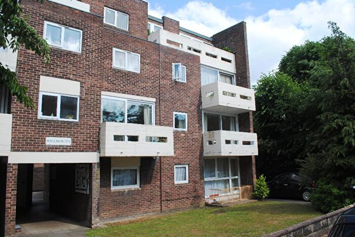 Apartment To Rent In Woking, Surrey, GU22