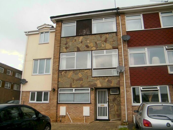 4 Bedroom Town House To Rent In Meadow Rise, Billericay, CM11
