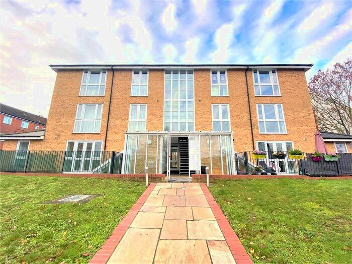 2 Bedroom Flat To Rent In London Road, Mitcham Junction, Mitcham, CR4