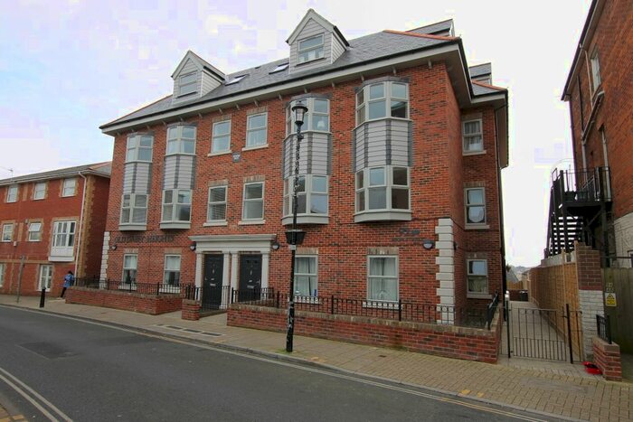 2 Bedroom Flat To Rent In High Street, Ryde, PO33