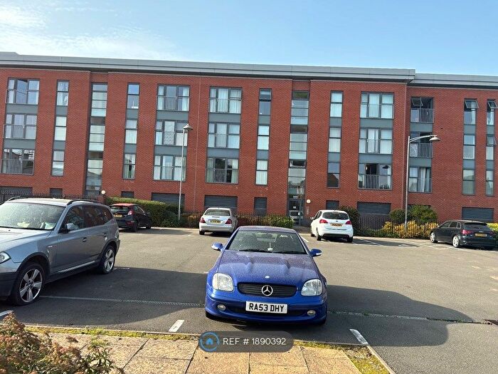 2 Bedroom Flat To Rent In Rothesay Gardens, Wolverhampton, WV4