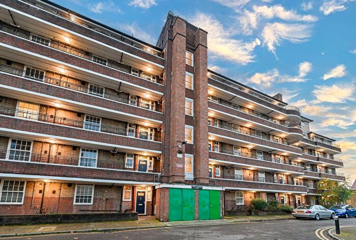 3 Bedroom Flat To Rent In Aspen Gardens, Hammersmith, London, W6