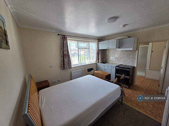 Studio To Rent In Marlowe Square, Mitcham, CR4