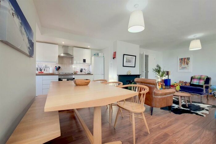 2 Bedroom Flat To Rent In St Annes Close, Highgate, N6