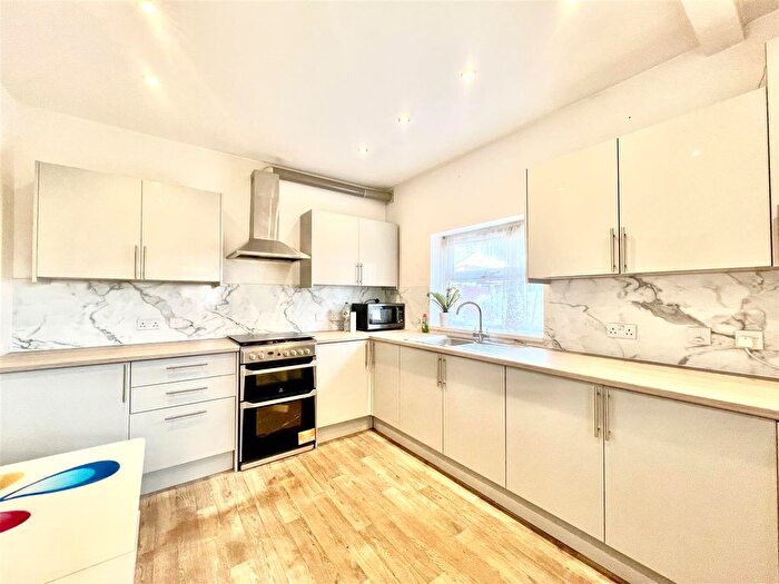 4 Bedroom Detached Bungalow To Rent In Sunnycroft Road, Hounslow, TW3