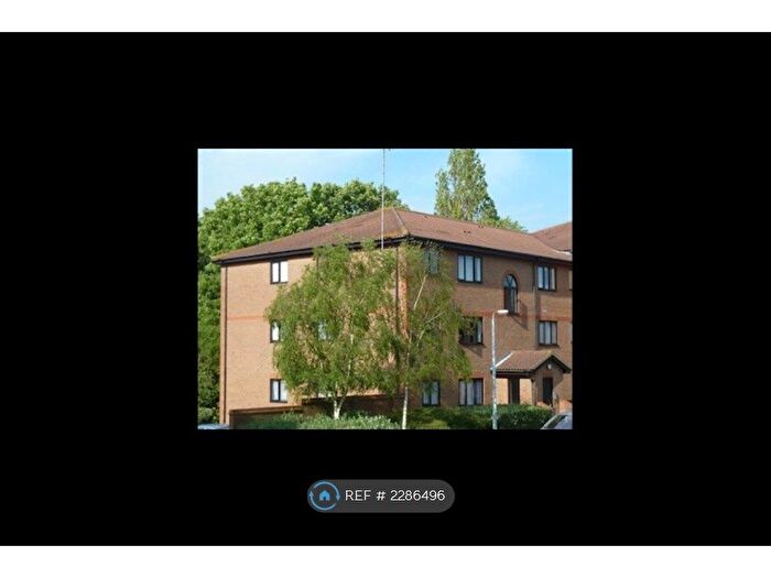 Studio To Rent In Winston Close, Greenhithe, DA9