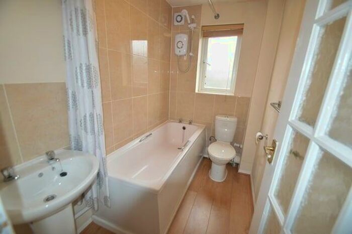 Apartment To Rent In Bream Close, London, N17