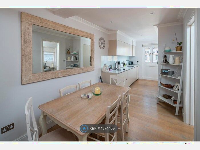 3 Bedroom Flat To Rent In Courtfield Gardend, London, SW5