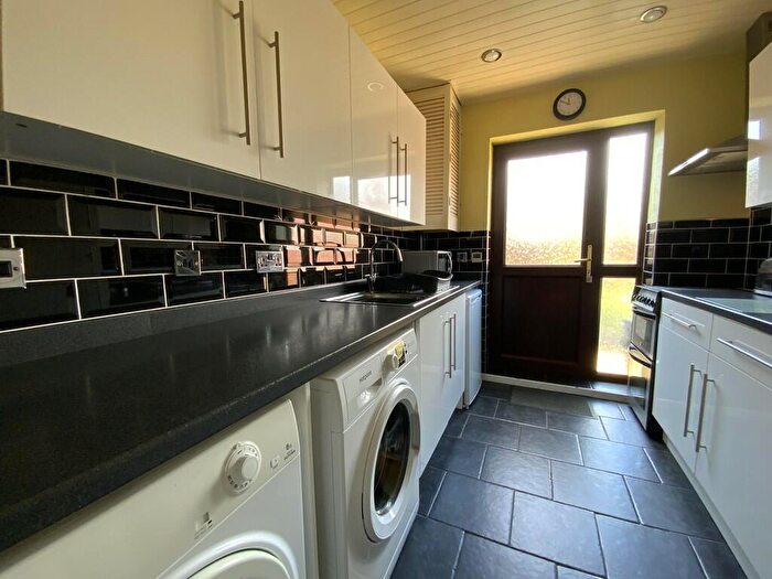 2 Bedroom Semi-Detached House For Sale In David Avenue, Lincoln, LN1
