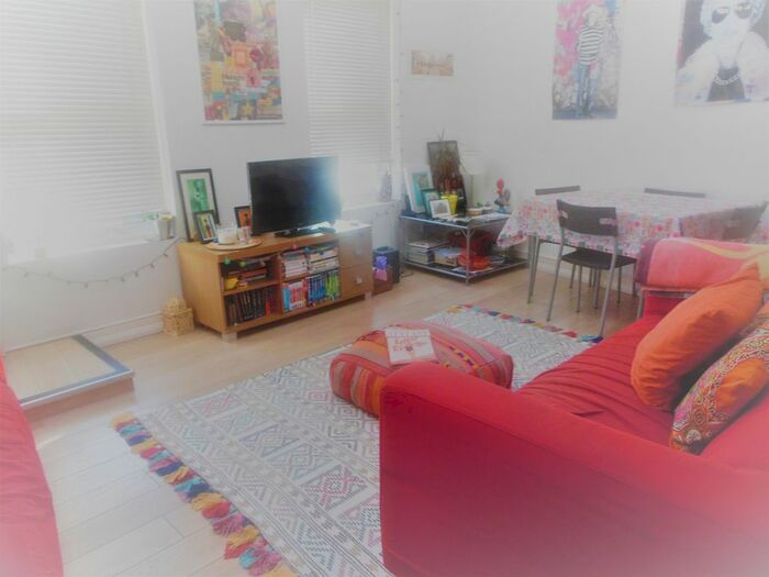 2 Bedroom Flat To Rent In Plough Road, London, SW11