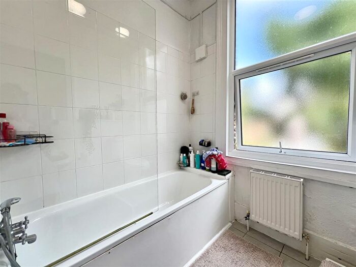 1 Bedroom Flat To Rent In St. Mary's Road, London, SE25