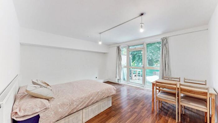 3 Bedroom Flat To Rent In Trimdon, Plender Street, London ., NW1