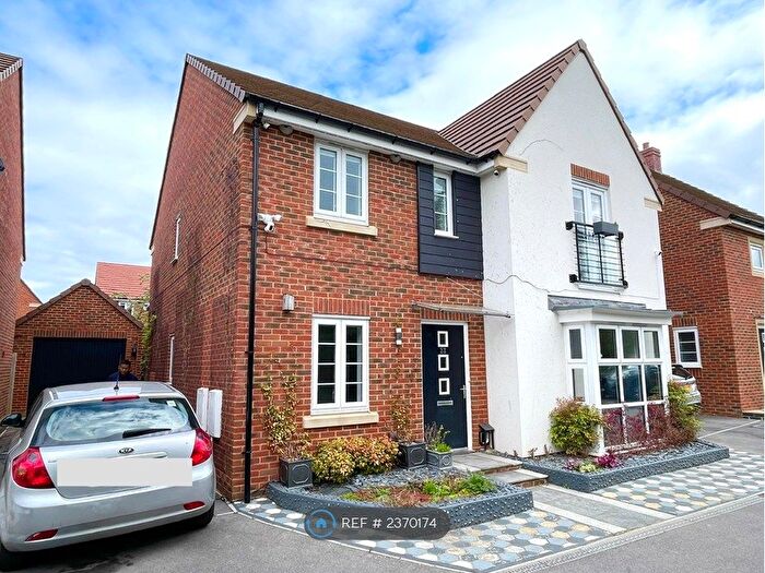 4 Bedroom Detached House To Rent In Cleeve Road, Basingstoke, RG24