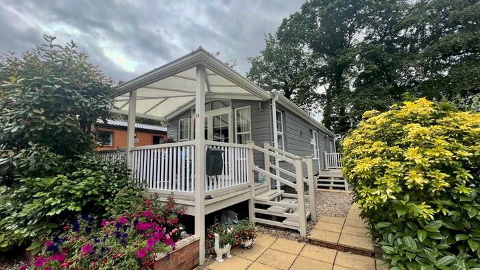 2 Bedroom Mobile/park Home For Sale In Turnpike, Chard, TA20