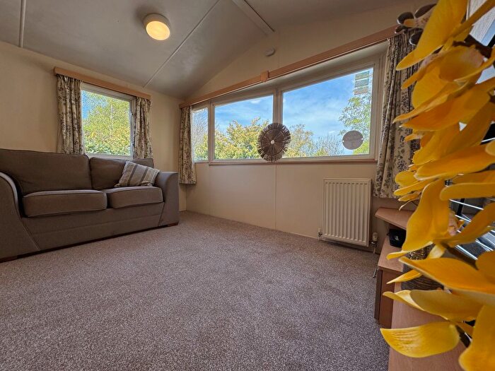 2 Bedroom Mobile/park Home For Sale In Pevensey Bay Holiday Park, Eastbourne Rd Pevensey, BN24