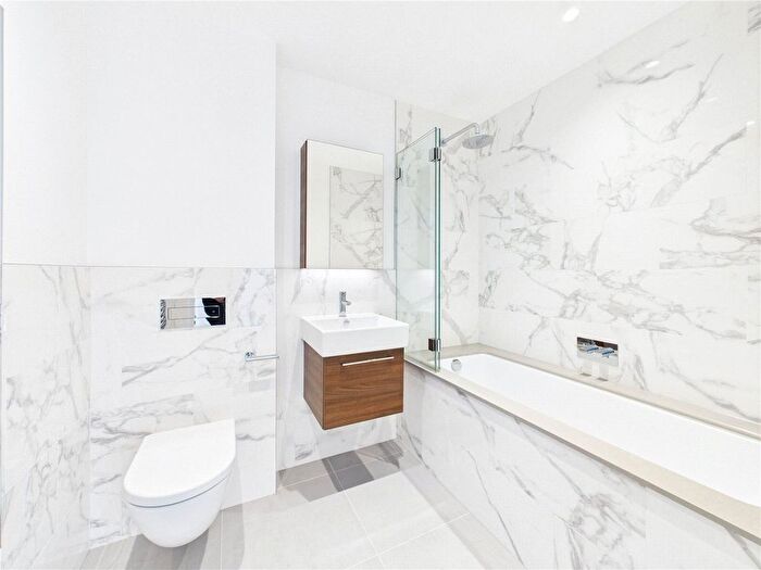 1 Bedroom Flat To Rent In Pinewood Gardens, Teddington, TW11