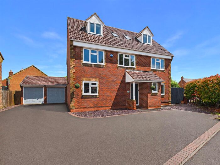 5 Bedroom Detached House For Sale In James Grieve Road, Abbeymead, Gloucester, GL4