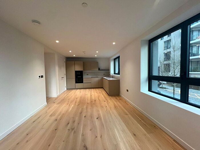 2 Bedroom Flat To Rent In Pilot Walk, Peninsula Gardens, London, SE10