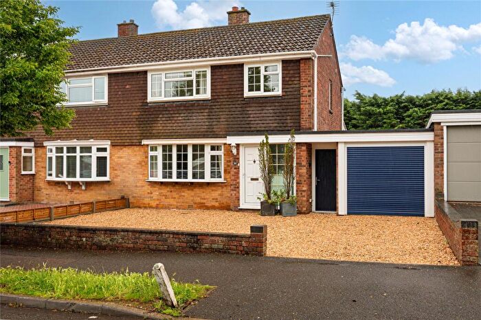 3 Bedroom Semi-Detached House For Sale In Manor Road, Toddington, Bedfordshire, LU5