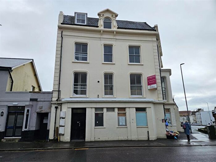 2 Bedroom Flat To Rent In Pelham Place, Seaford, BN25