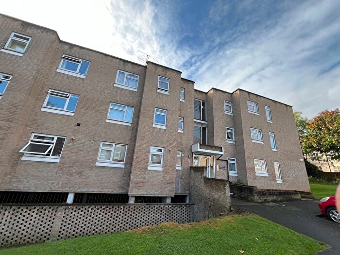 2 Bedroom Flat To Rent In Rawdon Drive, Hoddesdon, EN11