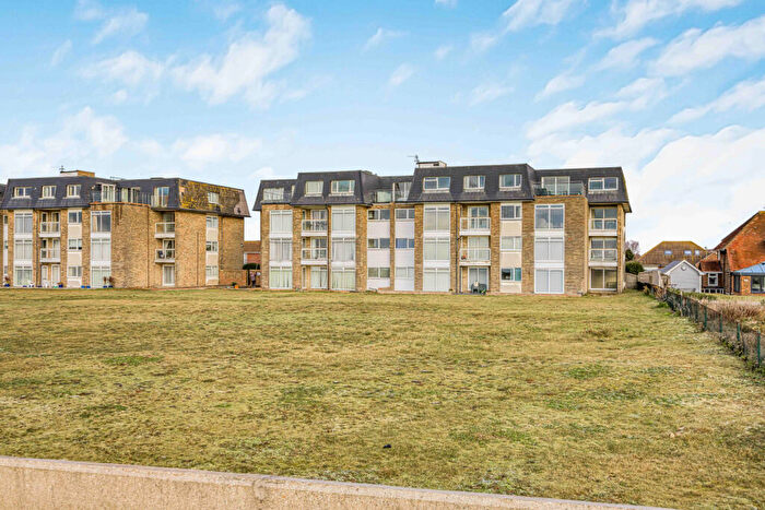 2 Bedroom Flat For Sale In Seafront Flat, PO11