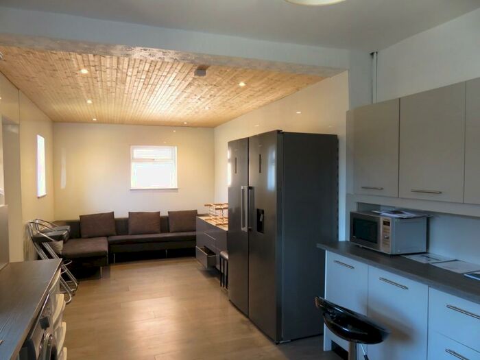 6 Bedroom Semi-Detached House To Rent In Derby Road, Nottingham, NG7