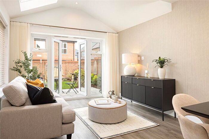 4 Bedroom Detached House For Sale In Dunnock Drive, Woking, Surrey, GU22
