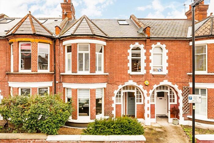 4 Bedroom Maisonette For Sale In Fieldhouse Road, Balham, SW12