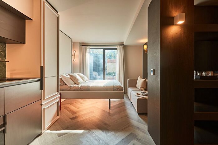 Studio To Rent In Brondesbury Park, London, NW6