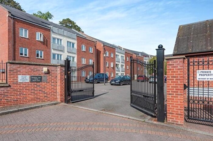 2 Bedroom Flat For Sale In Manor Park, Headington, OX3